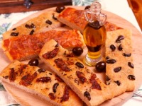 Pizza pečivo s olivami a sušenými rajčaty